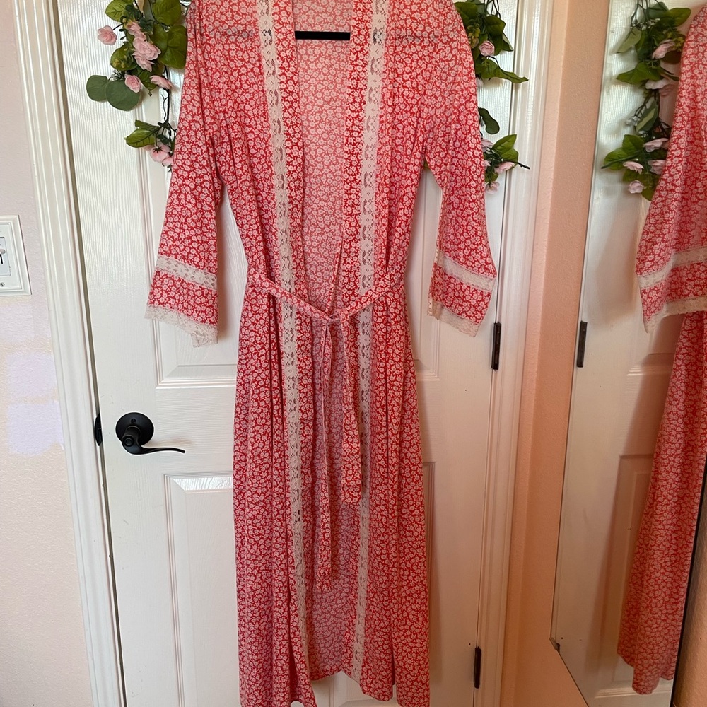 1970s Vintage Red Floral Lace Trim Robe - Picture 6 of 6